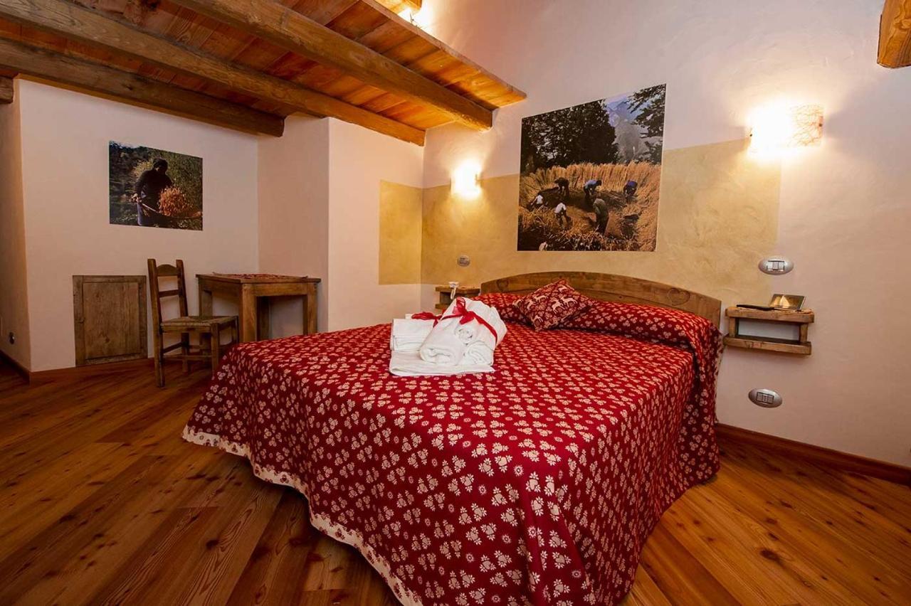 L'Or D'Echallogne - Chambre D'Hotes Bed and Breakfast Arnad Exteriör bild