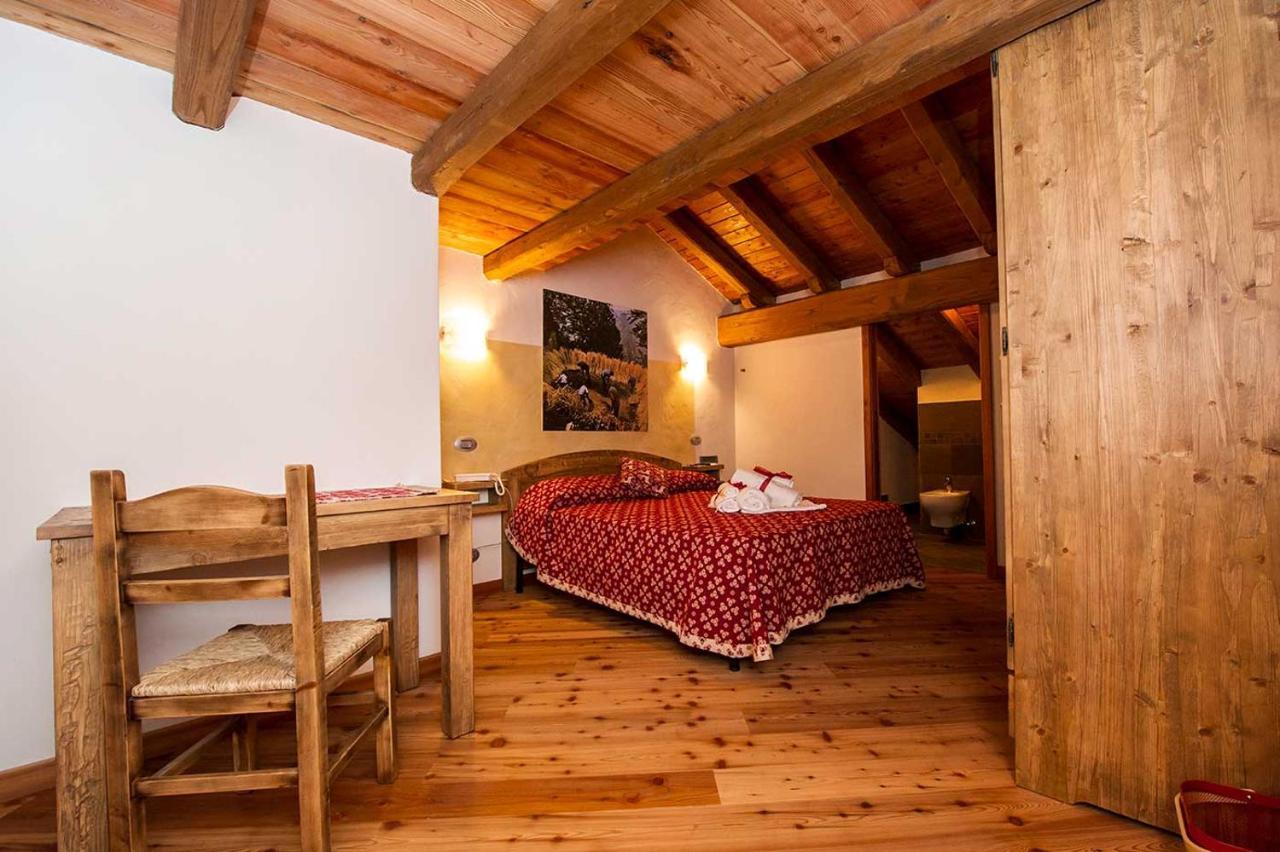 L'Or D'Echallogne - Chambre D'Hotes Bed and Breakfast Arnad Exteriör bild